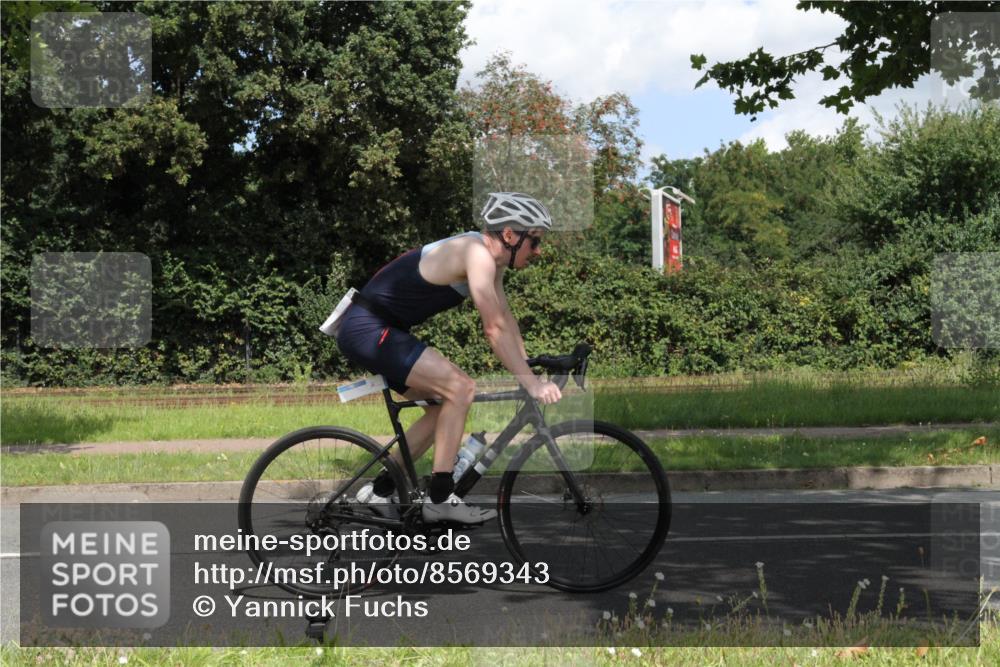 10.08.2025 - GEWOBA Citytriathlon Bremen Yannick Fuchs http://msf.ph/oto/8569343 10.08.2025 13:19:23 Radfahren 762, 803, 983, 1002 meine-sportfotos.de