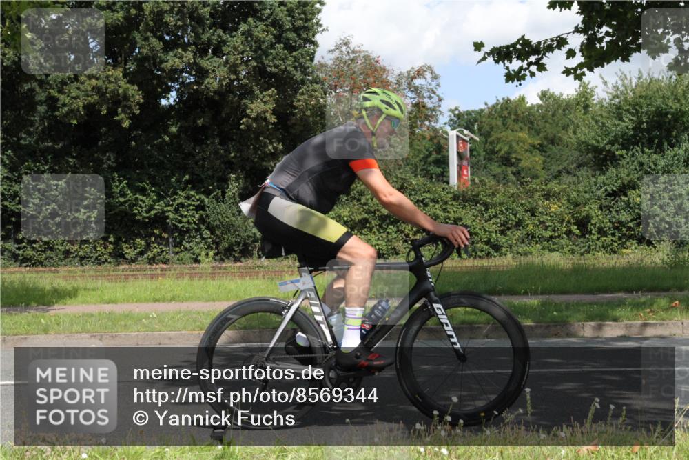 10.08.2025 - GEWOBA Citytriathlon Bremen Yannick Fuchs http://msf.ph/oto/8569344 10.08.2025 13:19:29 Radfahren 762, 803, 983 meine-sportfotos.de
