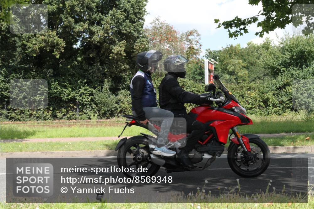 10.08.2025 - GEWOBA Citytriathlon Bremen Yannick Fuchs http://msf.ph/oto/8569348 10.08.2025 13:20:20 Radfahren 848, 949, 964 meine-sportfotos.de