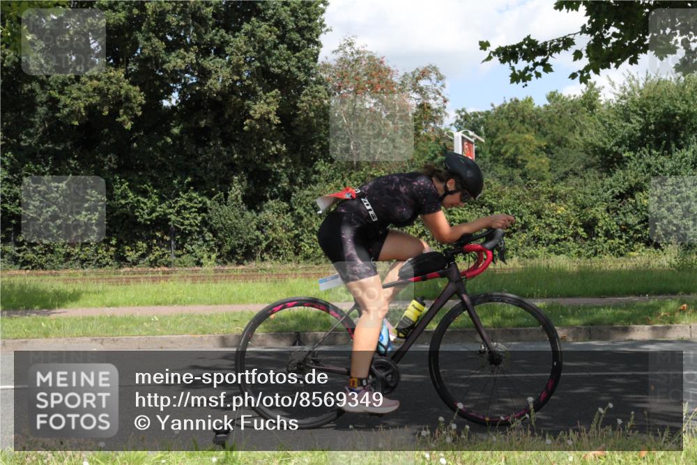 10.08.2025 - GEWOBA Citytriathlon Bremen Yannick Fuchs http://msf.ph/oto/8569349 10.08.2025 13:20:33 Radfahren 842, 848, 926, 964 meine-sportfotos.de
