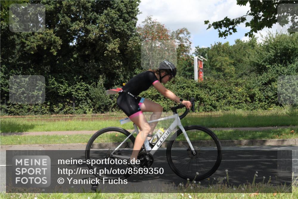 10.08.2025 - GEWOBA Citytriathlon Bremen Yannick Fuchs http://msf.ph/oto/8569350 10.08.2025 13:20:37 Radfahren 842, 862, 926, 964 meine-sportfotos.de
