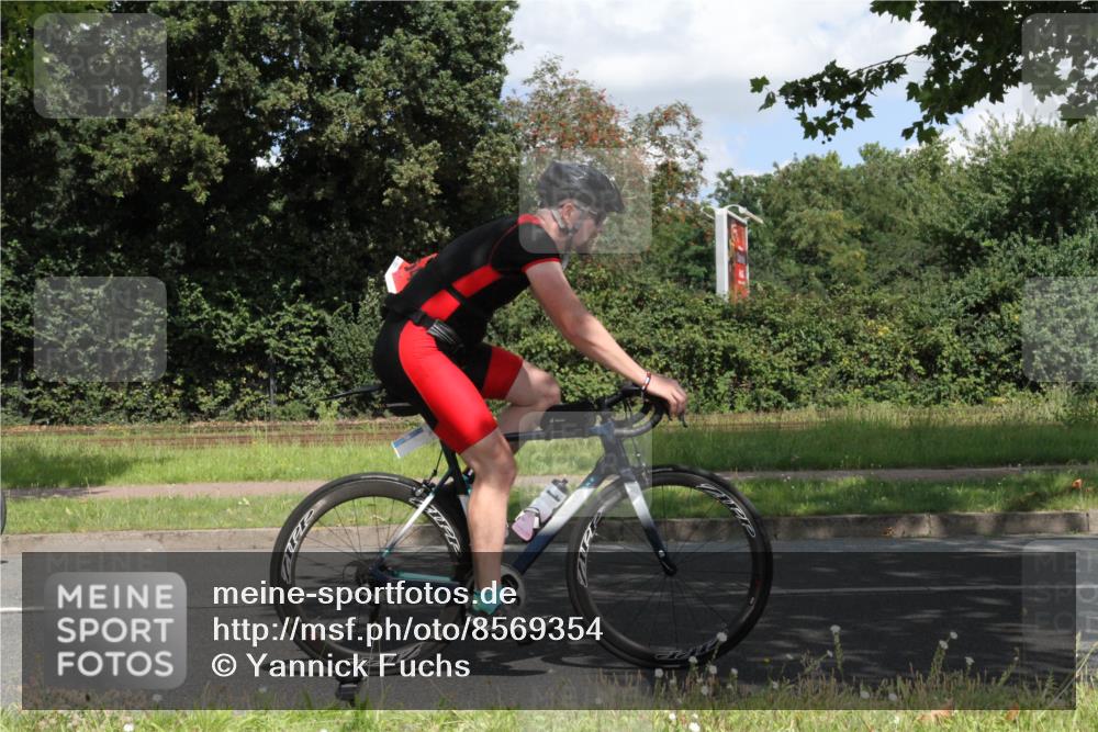 10.08.2025 - GEWOBA Citytriathlon Bremen Yannick Fuchs http://msf.ph/oto/8569354 10.08.2025 13:21:08 Radfahren 581, 953, 1023 meine-sportfotos.de