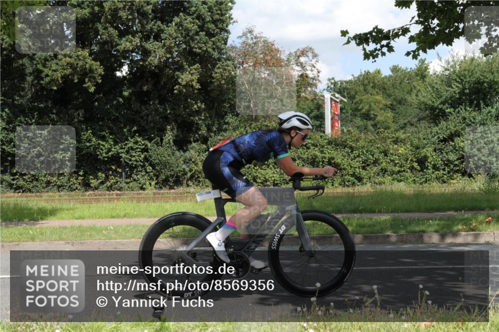 10.08.2025 - GEWOBA Citytriathlon Bremen Yannick Fuchs http://msf.ph/oto/8569356 10.08.2025 13:21:32 Radfahren 652, 955, 1001 meine-sportfotos.de