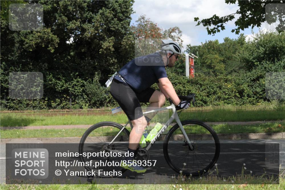 10.08.2025 - GEWOBA Citytriathlon Bremen Yannick Fuchs http://msf.ph/oto/8569357 10.08.2025 13:21:43 Radfahren 652, 955, 1001 meine-sportfotos.de
