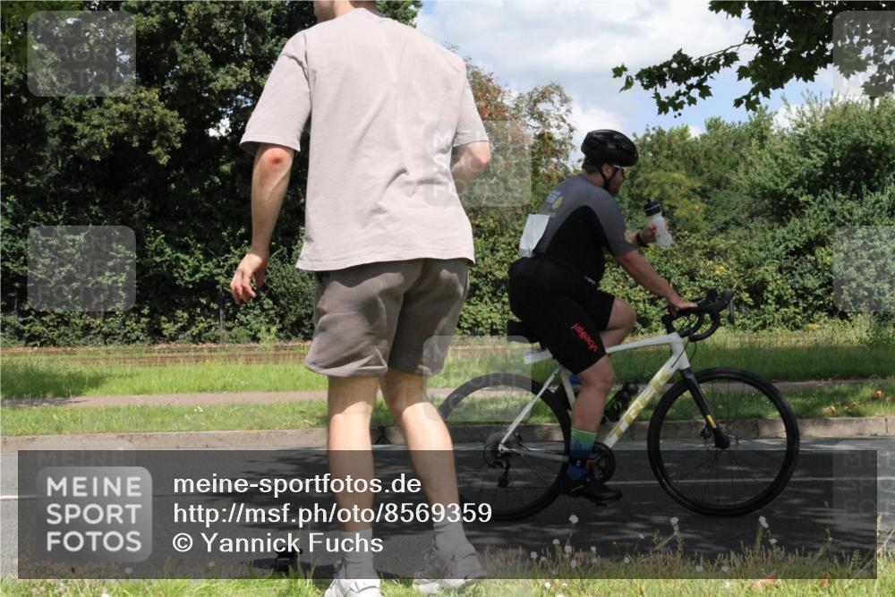 10.08.2025 - GEWOBA Citytriathlon Bremen Yannick Fuchs http://msf.ph/oto/8569359 10.08.2025 13:22:01 Radfahren 663, 923 meine-sportfotos.de