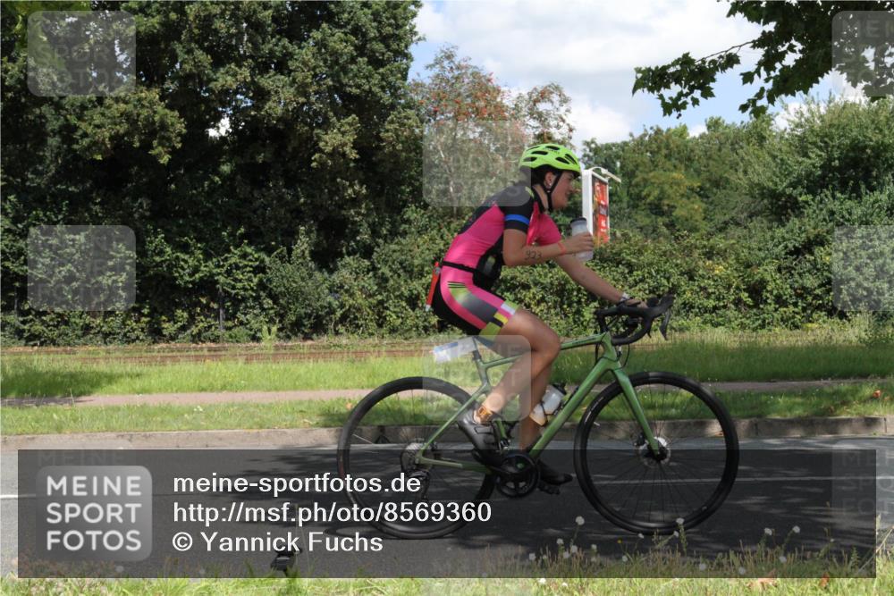 10.08.2025 - GEWOBA Citytriathlon Bremen Yannick Fuchs http://msf.ph/oto/8569360 10.08.2025 13:22:09 Radfahren 663, 676, 923 meine-sportfotos.de