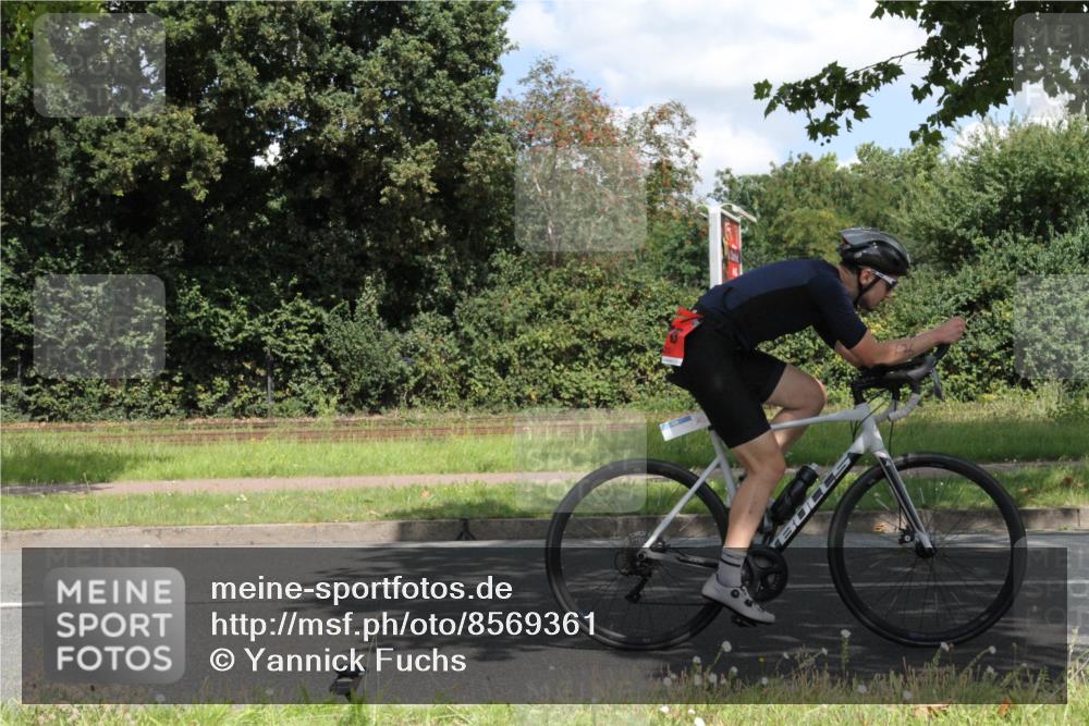 10.08.2025 - GEWOBA Citytriathlon Bremen Yannick Fuchs http://msf.ph/oto/8569361 10.08.2025 13:22:17 Radfahren 676, 911, 923 meine-sportfotos.de