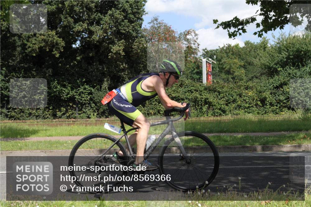 10.08.2025 - GEWOBA Citytriathlon Bremen Yannick Fuchs http://msf.ph/oto/8569366 10.08.2025 13:23:23 Radfahren 908, 925, 939, 945, 946, 954 meine-sportfotos.de
