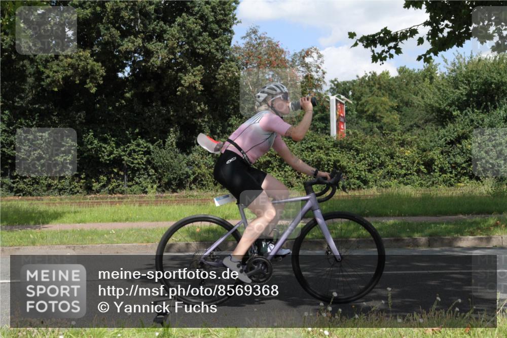 10.08.2025 - GEWOBA Citytriathlon Bremen Yannick Fuchs http://msf.ph/oto/8569368 10.08.2025 13:23:26 Radfahren 908, 925, 939, 945, 946, 954 meine-sportfotos.de