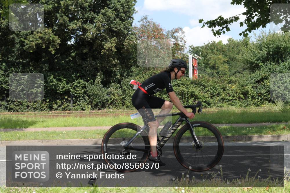 10.08.2025 - GEWOBA Citytriathlon Bremen Yannick Fuchs http://msf.ph/oto/8569370 10.08.2025 13:23:47 Radfahren 930, 965, 972 meine-sportfotos.de