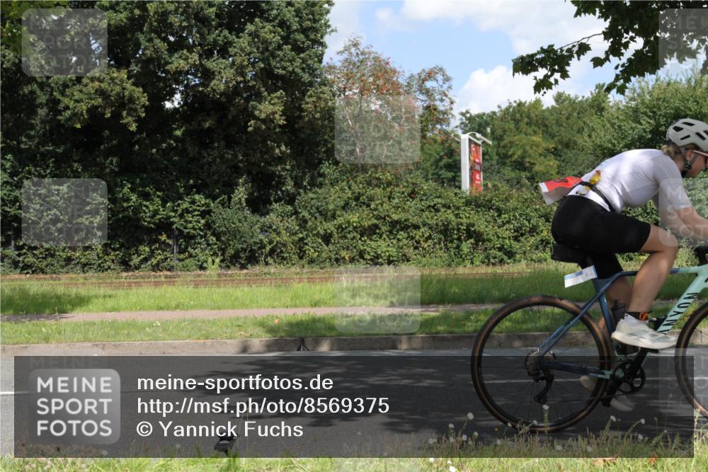 10.08.2025 - GEWOBA Citytriathlon Bremen Yannick Fuchs http://msf.ph/oto/8569375 10.08.2025 13:24:43 Radfahren 808, 928 meine-sportfotos.de