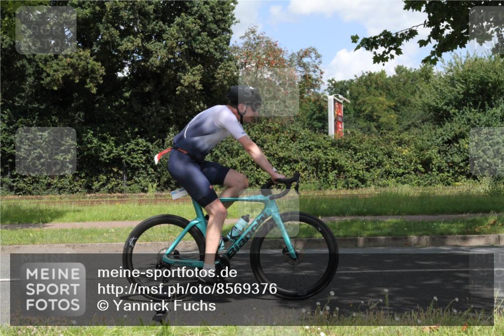 10.08.2025 - GEWOBA Citytriathlon Bremen Yannick Fuchs http://msf.ph/oto/8569376 10.08.2025 13:24:46 Radfahren 808, 928, 1036 meine-sportfotos.de