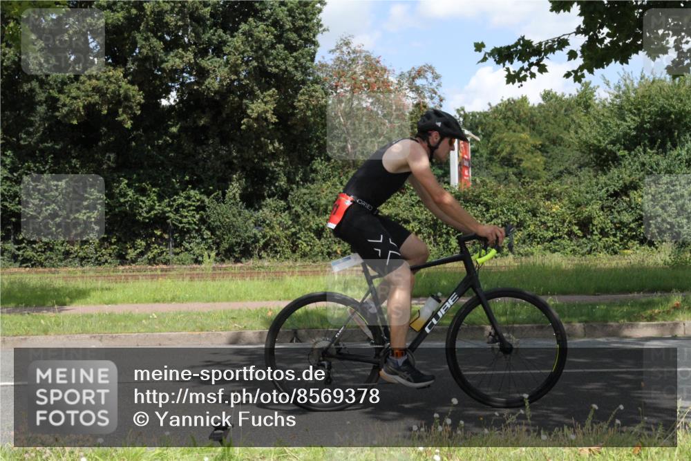 10.08.2025 - GEWOBA Citytriathlon Bremen Yannick Fuchs http://msf.ph/oto/8569378 10.08.2025 13:25:08 Radfahren 981, 1036 meine-sportfotos.de