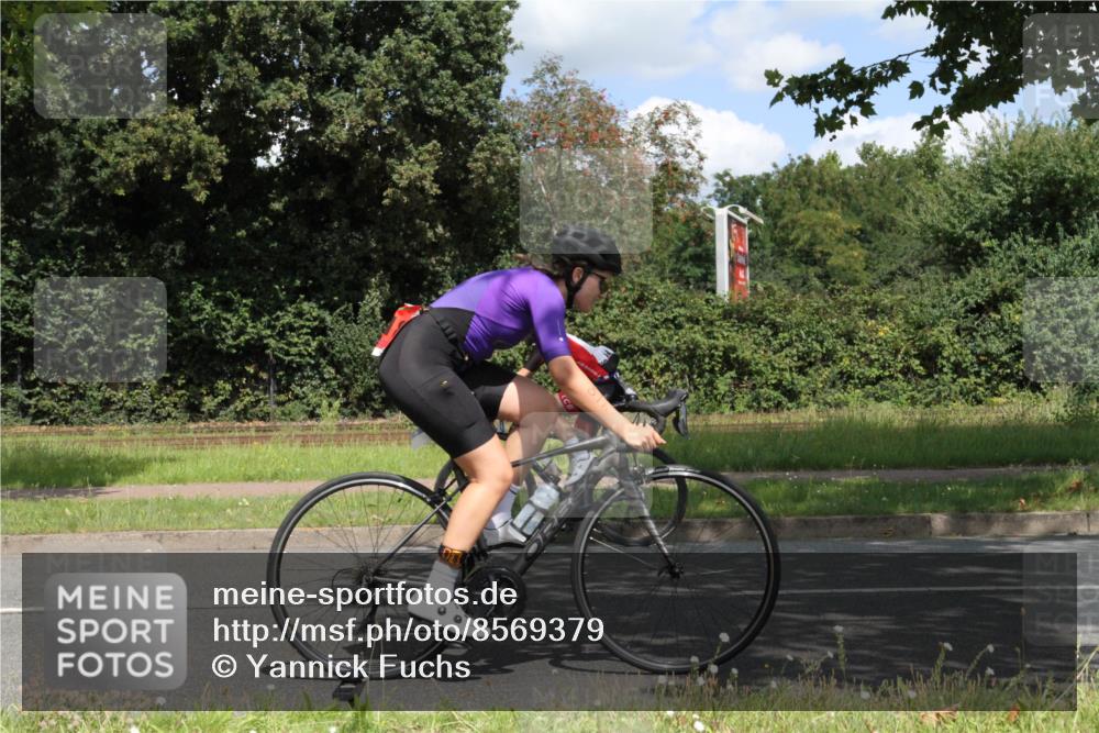 10.08.2025 - GEWOBA Citytriathlon Bremen Yannick Fuchs http://msf.ph/oto/8569379 10.08.2025 13:26:24 Radfahren 918, 948 meine-sportfotos.de