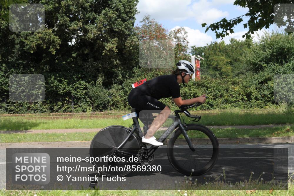 10.08.2025 - GEWOBA Citytriathlon Bremen Yannick Fuchs http://msf.ph/oto/8569380 10.08.2025 13:26:30 Radfahren 918, 948, 962 meine-sportfotos.de