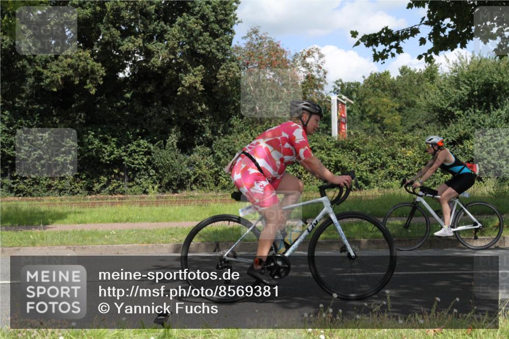 10.08.2025 - GEWOBA Citytriathlon Bremen Yannick Fuchs http://msf.ph/oto/8569381 10.08.2025 13:26:43 Radfahren 809, 962 meine-sportfotos.de