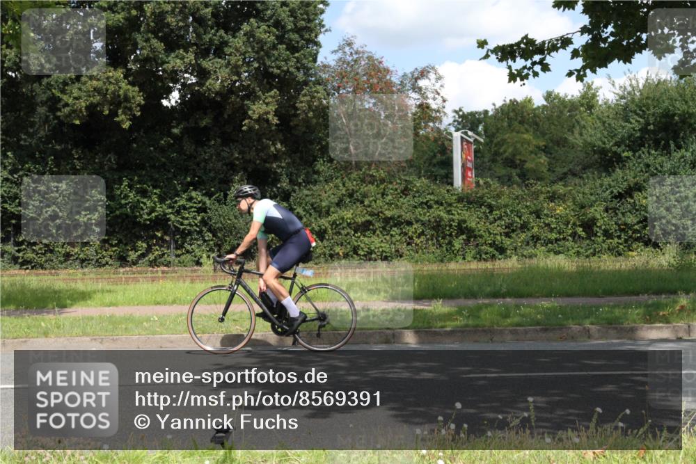 10.08.2025 - GEWOBA Citytriathlon Bremen Yannick Fuchs http://msf.ph/oto/8569391 10.08.2025 13:27:11 Radfahren  meine-sportfotos.de