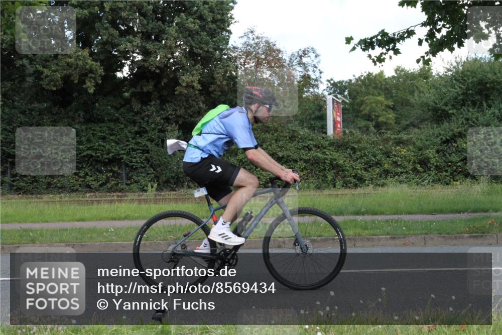10.08.2025 - GEWOBA Citytriathlon Bremen Yannick Fuchs http://msf.ph/oto/8569434 10.08.2025 13:29:19 Radfahren 638, 980, 1032 meine-sportfotos.de