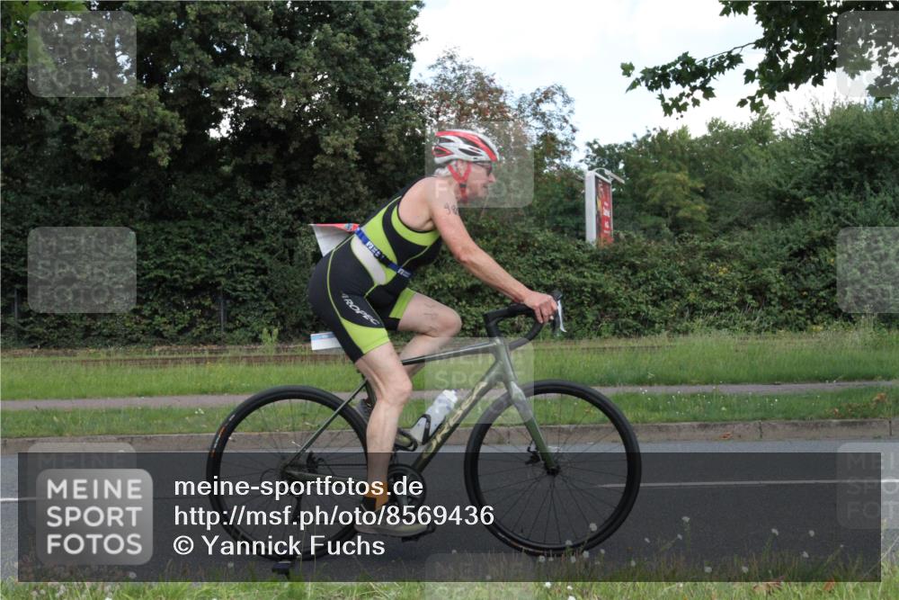 10.08.2025 - GEWOBA Citytriathlon Bremen Yannick Fuchs http://msf.ph/oto/8569436 10.08.2025 13:29:35 Radfahren 980, 1032 meine-sportfotos.de