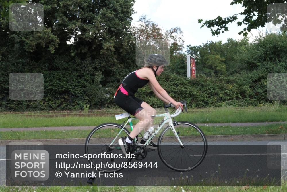 10.08.2025 - GEWOBA Citytriathlon Bremen Yannick Fuchs http://msf.ph/oto/8569444 10.08.2025 13:31:16 Radfahren 724, 922, 968 meine-sportfotos.de