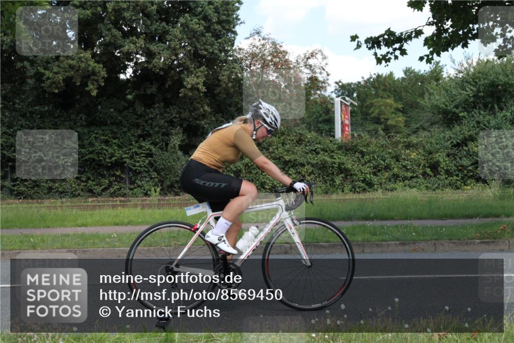 10.08.2025 - GEWOBA Citytriathlon Bremen Yannick Fuchs http://msf.ph/oto/8569450 10.08.2025 13:32:27 Radfahren 937, 1031 meine-sportfotos.de