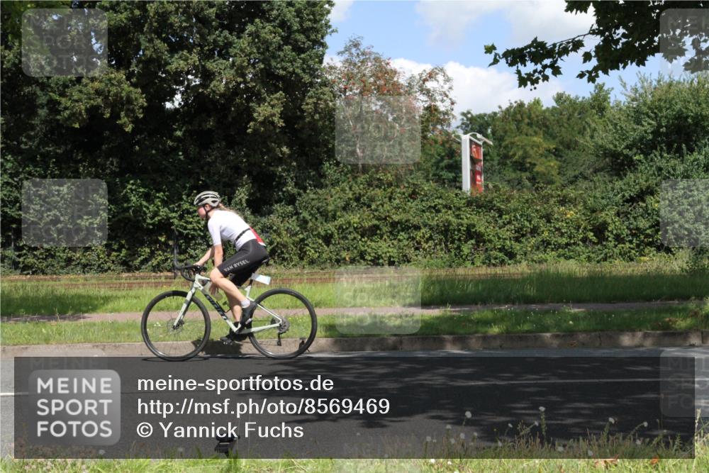 10.08.2025 - GEWOBA Citytriathlon Bremen Yannick Fuchs http://msf.ph/oto/8569469 10.08.2025 13:33:32 Radfahren  meine-sportfotos.de