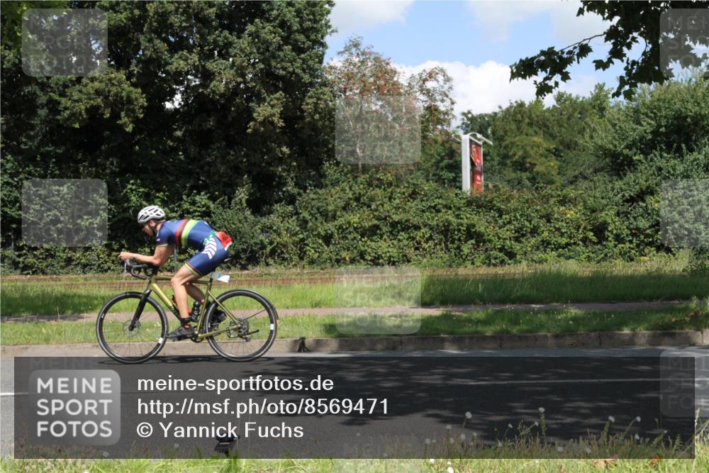 10.08.2025 - GEWOBA Citytriathlon Bremen Yannick Fuchs http://msf.ph/oto/8569471 10.08.2025 13:34:22 Radfahren 593, 865, 905, 924 meine-sportfotos.de