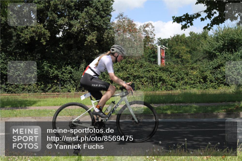 10.08.2025 - GEWOBA Citytriathlon Bremen Yannick Fuchs http://msf.ph/oto/8569475 10.08.2025 13:34:35 Radfahren 593, 865, 905, 924 meine-sportfotos.de