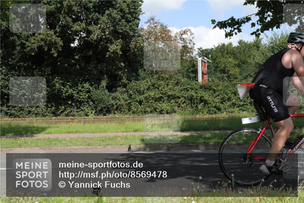 10.08.2025 - GEWOBA Citytriathlon Bremen Yannick Fuchs http://msf.ph/oto/8569478 10.08.2025 13:34:38 Radfahren 593, 865, 905, 924 meine-sportfotos.de