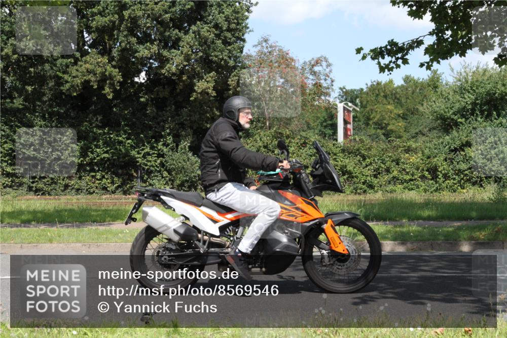 10.08.2025 - GEWOBA Citytriathlon Bremen Yannick Fuchs http://msf.ph/oto/8569546 10.08.2025 14:05:34 Radfahren 11 meine-sportfotos.de