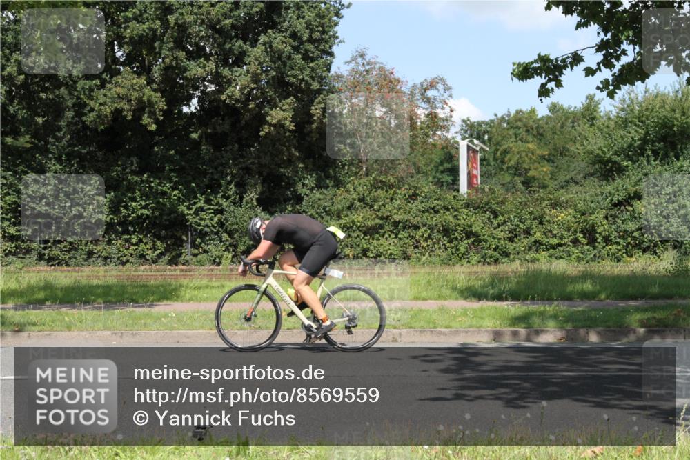 10.08.2025 - GEWOBA Citytriathlon Bremen Yannick Fuchs http://msf.ph/oto/8569559 10.08.2025 14:08:22 Radfahren 3 meine-sportfotos.de