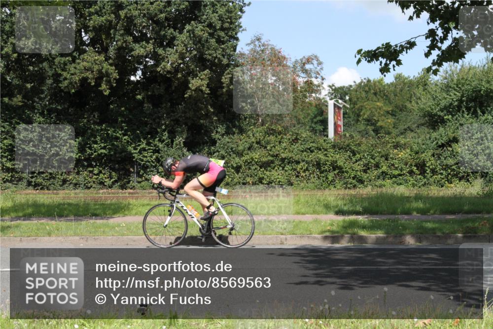 10.08.2025 - GEWOBA Citytriathlon Bremen Yannick Fuchs http://msf.ph/oto/8569563 10.08.2025 14:09:07 Radfahren 85, 165 meine-sportfotos.de