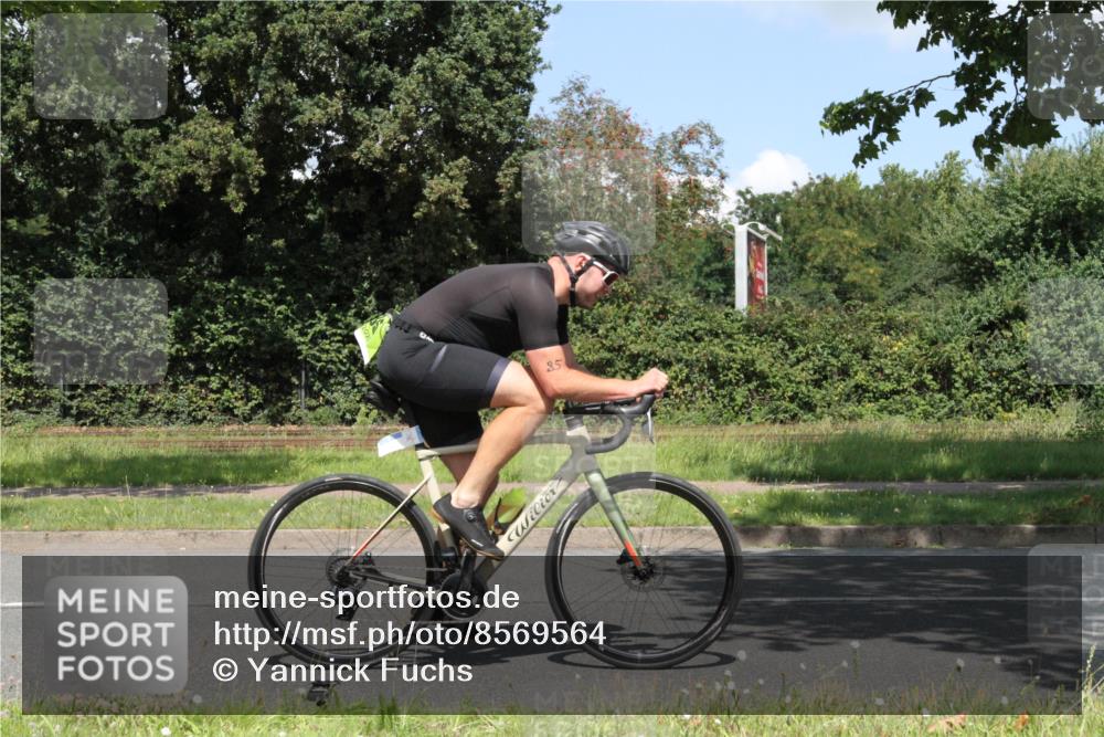 10.08.2025 - GEWOBA Citytriathlon Bremen Yannick Fuchs http://msf.ph/oto/8569564 10.08.2025 14:09:10 Radfahren 85, 165 meine-sportfotos.de