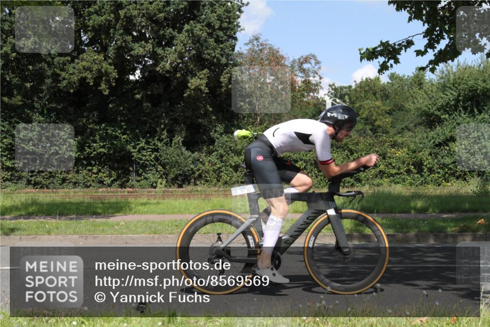 10.08.2025 - GEWOBA Citytriathlon Bremen Yannick Fuchs http://msf.ph/oto/8569569 10.08.2025 14:10:05 Radfahren 159, 167 meine-sportfotos.de