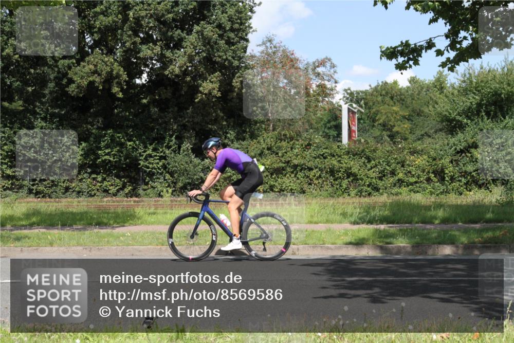 10.08.2025 - GEWOBA Citytriathlon Bremen Yannick Fuchs http://msf.ph/oto/8569586 10.08.2025 14:10:42 Radfahren  meine-sportfotos.de