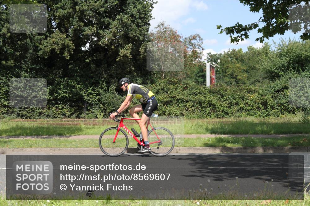 10.08.2025 - GEWOBA Citytriathlon Bremen Yannick Fuchs http://msf.ph/oto/8569607 10.08.2025 14:11:36 Radfahren 70, 161 meine-sportfotos.de