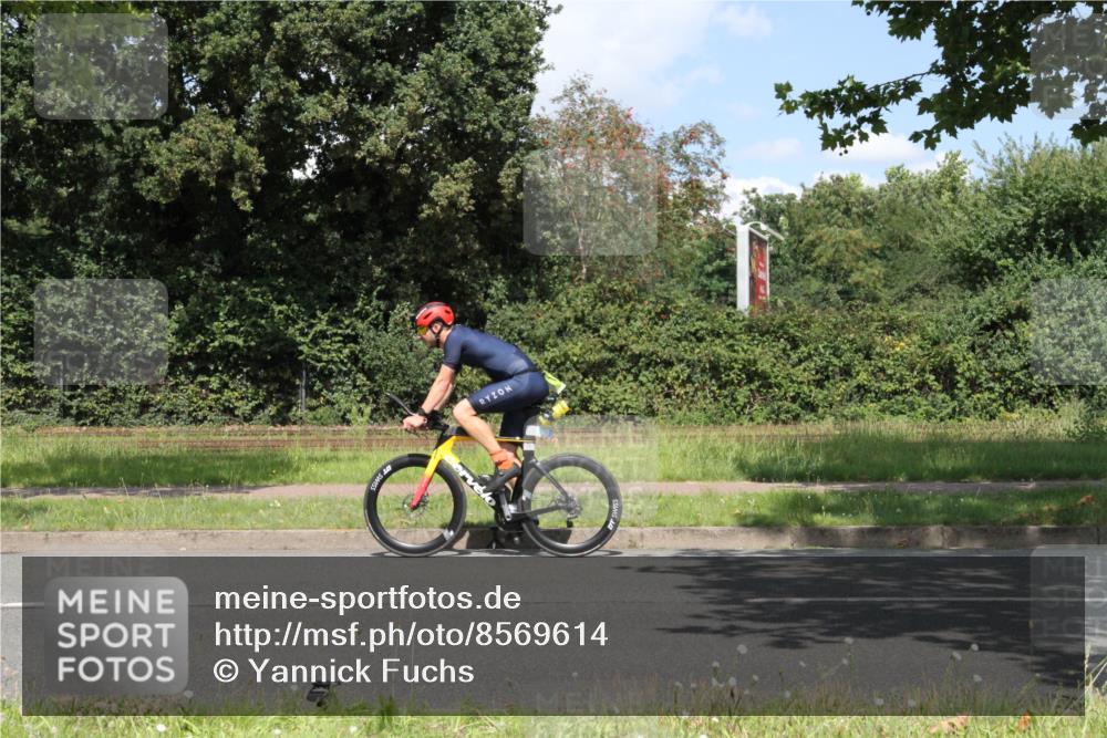 10.08.2025 - GEWOBA Citytriathlon Bremen Yannick Fuchs http://msf.ph/oto/8569614 10.08.2025 14:11:59 Radfahren 12, 156, 168 meine-sportfotos.de
