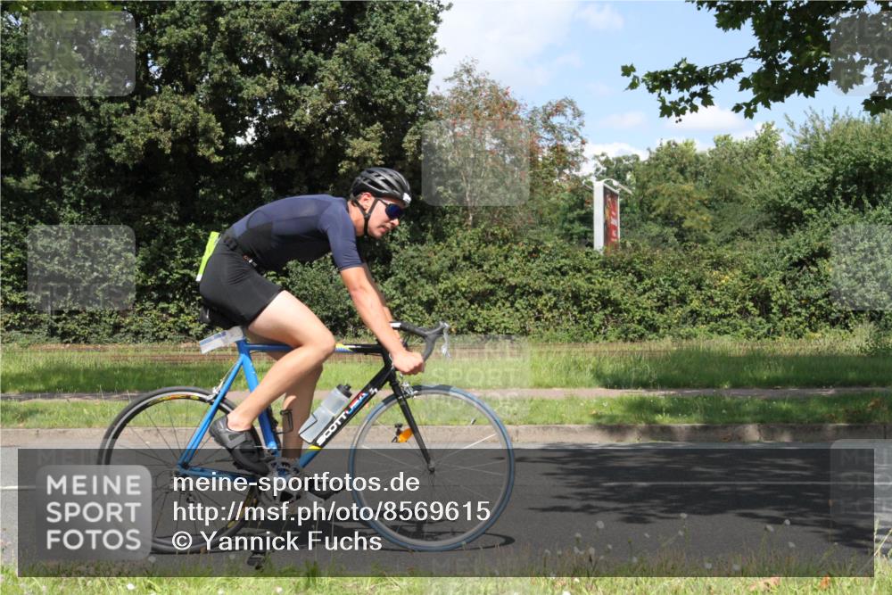 10.08.2025 - GEWOBA Citytriathlon Bremen Yannick Fuchs http://msf.ph/oto/8569615 10.08.2025 14:11:59 Radfahren 12, 156, 168 meine-sportfotos.de