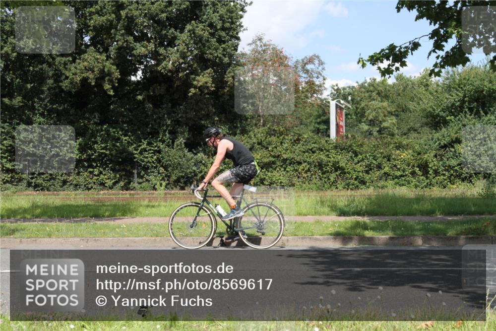 10.08.2025 - GEWOBA Citytriathlon Bremen Yannick Fuchs http://msf.ph/oto/8569617 10.08.2025 14:12:02 Radfahren 12, 156, 168, 172 meine-sportfotos.de