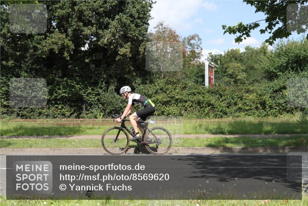 10.08.2025 - GEWOBA Citytriathlon Bremen Yannick Fuchs http://msf.ph/oto/8569620 10.08.2025 14:12:05 Radfahren 12, 27, 156, 168, 172 meine-sportfotos.de