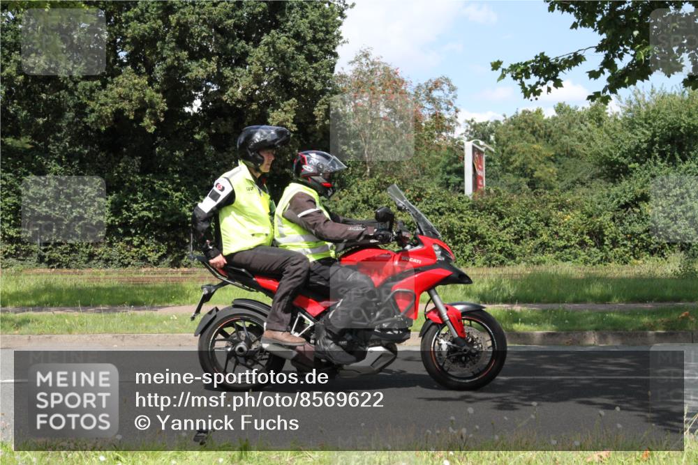10.08.2025 - GEWOBA Citytriathlon Bremen Yannick Fuchs http://msf.ph/oto/8569622 10.08.2025 14:12:11 Radfahren 10, 12, 27, 42, 172 meine-sportfotos.de