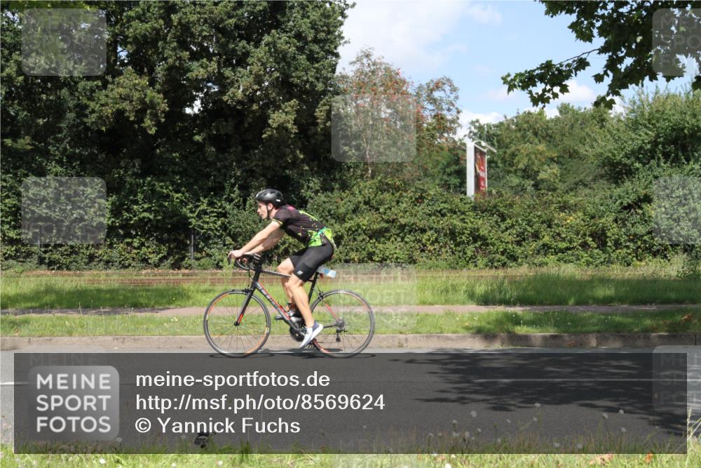 10.08.2025 - GEWOBA Citytriathlon Bremen Yannick Fuchs http://msf.ph/oto/8569624 10.08.2025 14:12:14 Radfahren 10, 27, 42, 171, 172 meine-sportfotos.de
