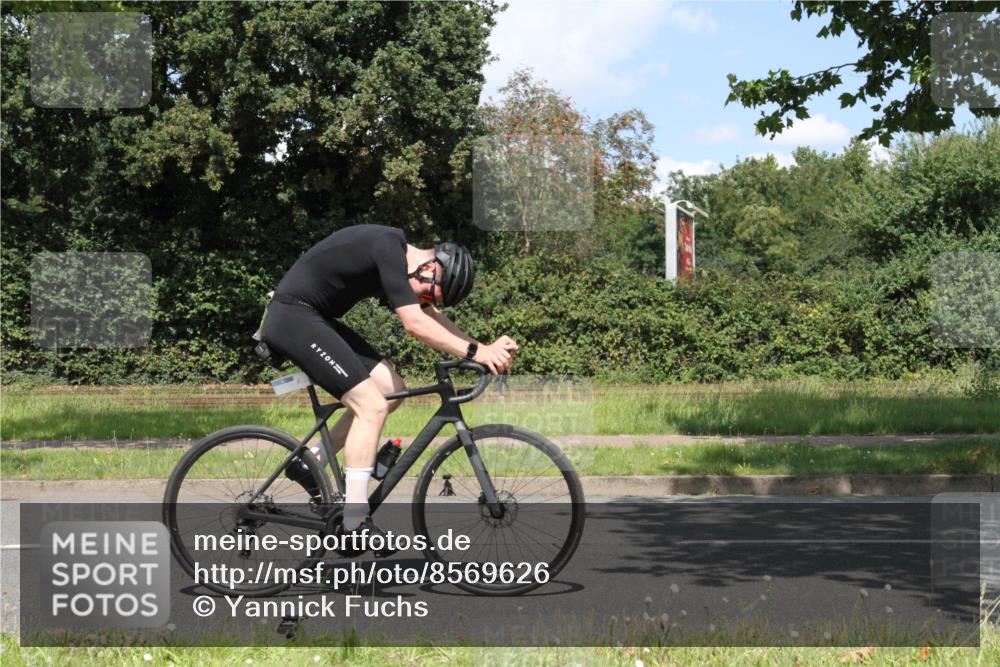 10.08.2025 - GEWOBA Citytriathlon Bremen Yannick Fuchs http://msf.ph/oto/8569626 10.08.2025 14:12:16 Radfahren 10, 27, 33, 42, 171, 172 meine-sportfotos.de