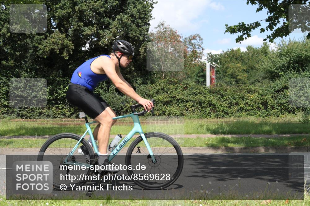 10.08.2025 - GEWOBA Citytriathlon Bremen Yannick Fuchs http://msf.ph/oto/8569628 10.08.2025 14:12:21 Radfahren 10, 27, 33, 42, 66, 171, 172, 178 meine-sportfotos.de