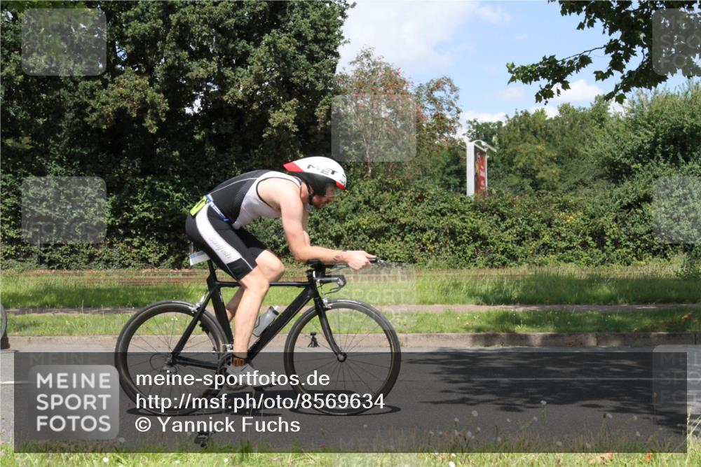 10.08.2025 - GEWOBA Citytriathlon Bremen Yannick Fuchs http://msf.ph/oto/8569634 10.08.2025 14:12:25 Radfahren 10, 27, 33, 42, 66, 171, 172, 178 meine-sportfotos.de