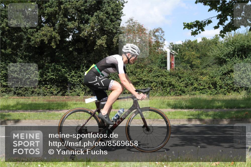 10.08.2025 - GEWOBA Citytriathlon Bremen Yannick Fuchs http://msf.ph/oto/8569658 10.08.2025 14:12:57 Radfahren 8, 95, 117, 148 meine-sportfotos.de