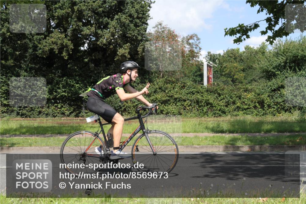 10.08.2025 - GEWOBA Citytriathlon Bremen Yannick Fuchs http://msf.ph/oto/8569673 10.08.2025 14:13:05 Radfahren 8, 95, 107, 148 meine-sportfotos.de