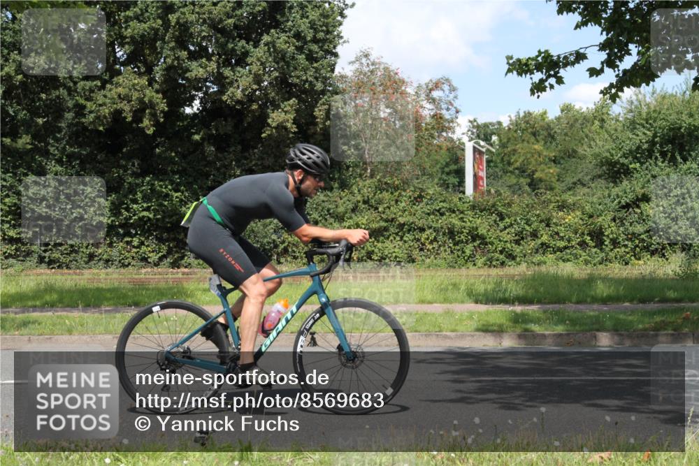 10.08.2025 - GEWOBA Citytriathlon Bremen Yannick Fuchs http://msf.ph/oto/8569683 10.08.2025 14:13:12 Radfahren 8, 104, 107 meine-sportfotos.de