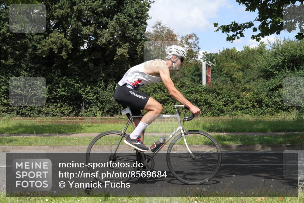 10.08.2025 - GEWOBA Citytriathlon Bremen Yannick Fuchs http://msf.ph/oto/8569684 10.08.2025 14:13:21 Radfahren 26, 104, 107, 175 meine-sportfotos.de