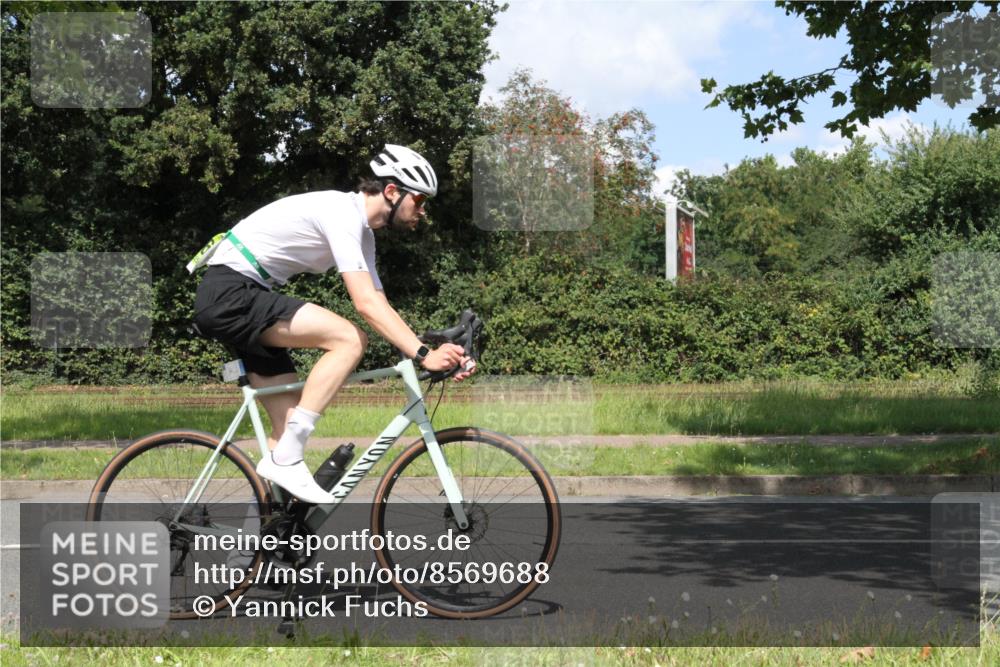 10.08.2025 - GEWOBA Citytriathlon Bremen Yannick Fuchs http://msf.ph/oto/8569688 10.08.2025 14:13:27 Radfahren 14, 26, 44, 104, 112, 175 meine-sportfotos.de